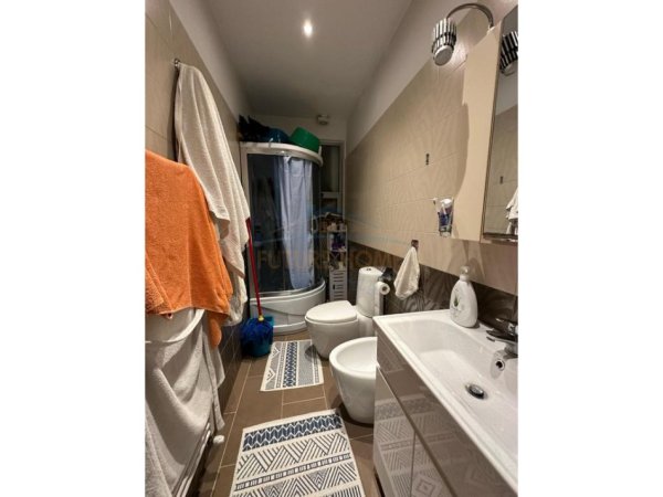 Tirane, shitet apartament 1+1+Ballkon Kati 8, 111 m² 180.000 € (Ish Tregu Elektrik, Tiranë.)