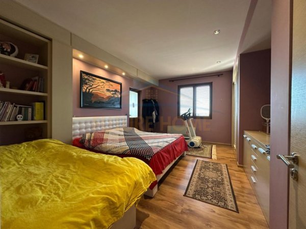 Tirane, shitet apartament 1+1+Ballkon Kati 8, 111 m² 180.000 € (Ish Tregu Elektrik, Tiranë.)