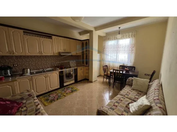 Tirane, jepet me qera apartament 2+1 Kati 2, 500 € (Qytet Studenti)