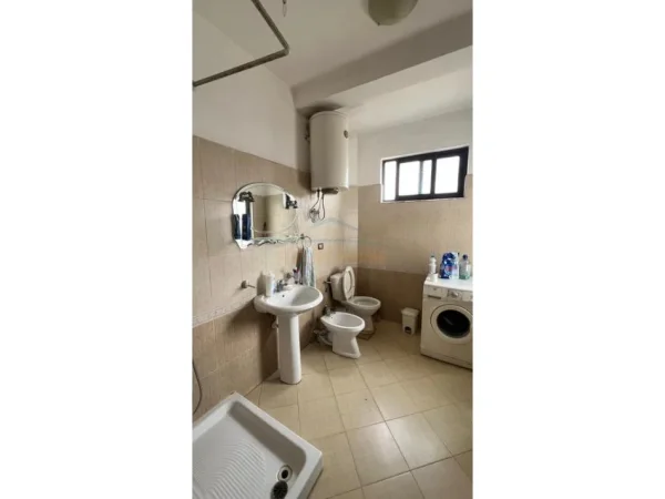 Tirane, jepet me qera apartament 2+1 Kati 2, 500 € (Qytet Studenti)