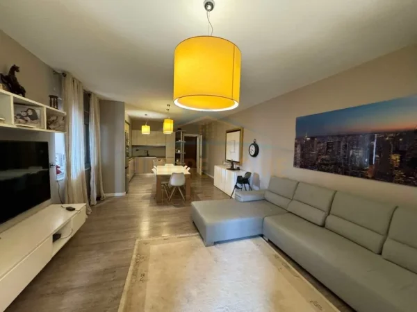 Tirane, jepet me qera apartament 2+1 Kati 5, 103 m² 1.500 € (Blloku)