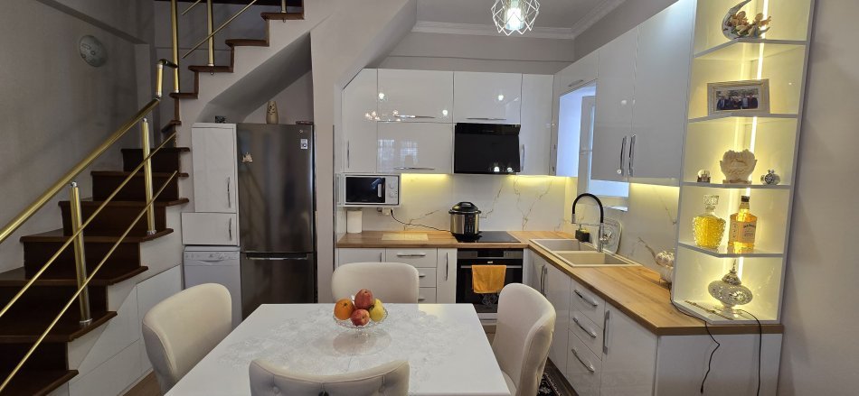 Tirane, jap me qera apartament duplex 3+1+Ballkon Kati 1, 100 m² 700 € (Selite)