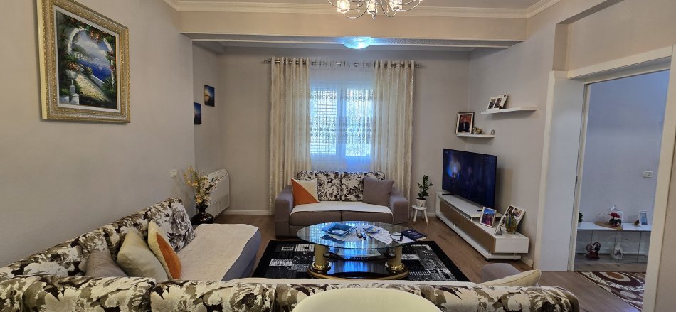 Tirane, jap me qera apartament duplex 3+1+Ballkon Kati 1, 100 m² 700 € (Selite)