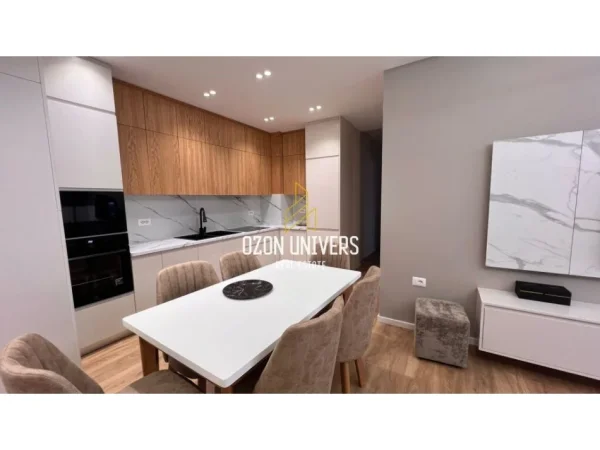 Tirane, jepet me qera apartament 2+1+Ballkon Kati 3, 95 m² 750 € (Rruga e Kavajës)