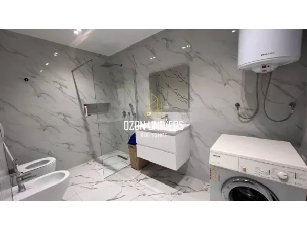 Tirane, jepet me qera apartament 2+1+Ballkon Kati 3, 95 m² 750 € (Rruga e Kavajës)