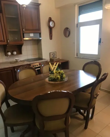 Tirane, jepet me qera apartament 2+1+Ballkon Kati 7, 90 m² 800 € (BLLOKU)