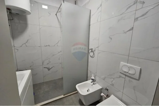Tirane, jepet me qera apartament 1+1 , 55 m² 550 € (Don Bosko)