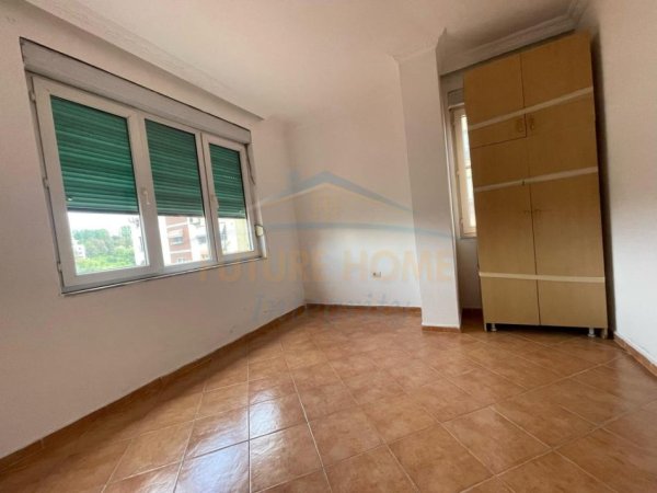 Tirane, jepet me qera apartament 2+1+Ballkon Kati 1, 200 m² 800 € (RRUGA E ELBASANIT)