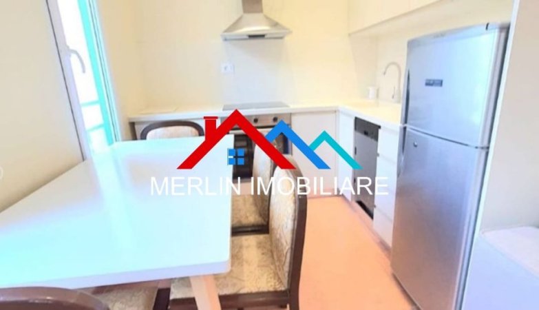 Tirane, jepet me qera apartament 2+1+Ballkon Kati 3, 120 m² 650 € (Rruga Nikolla Lena)