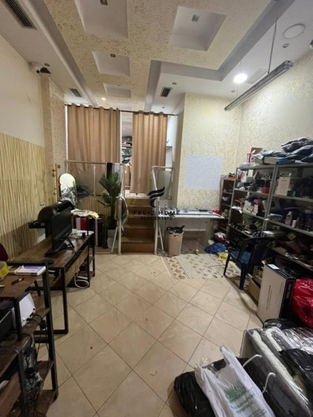 Tirane, jepet me qera dyqan Kati 0, 70 m² 350 € (5 MAJI)