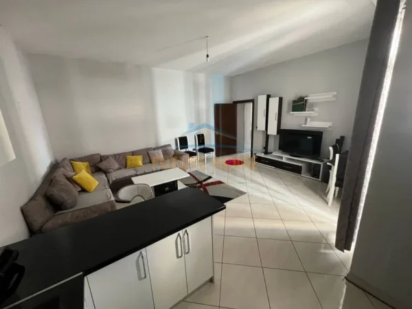 Tirane, jepet me qera apartament 1+1 Kati 5, 60 m² 370 € (Dritan Hoxha)