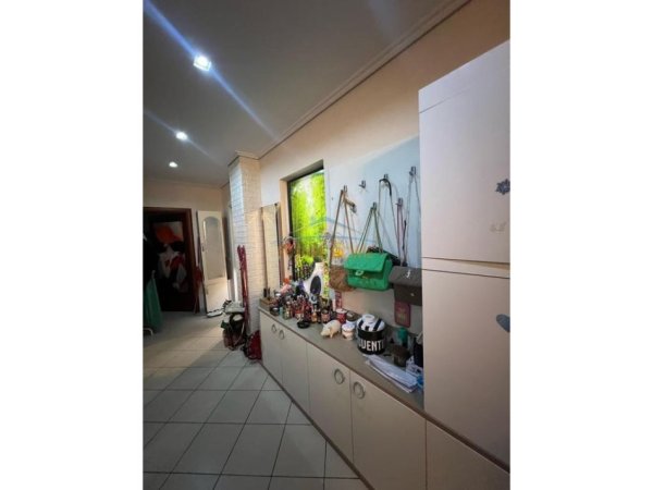 Tirane, shitet apartament 2+1+Ballkon Kati 3, 116 m² 275.000 € (Kopshti Zoologjik, prane Pavarotti.)