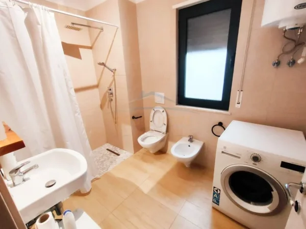 Tirane, jepet me qera apartament 2+1 Kati 3, 93 m² 750 € (Unaza E Re Tiran)