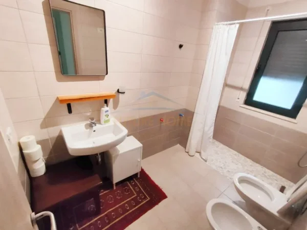 Tirane, jepet me qera apartament 2+1 Kati 3, 93 m² 750 € (Unaza E Re Tiran)