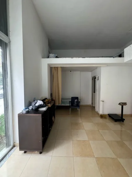 Tirane, jepet me qera dyqan Kati 0, 35 m² 300 € (Rr.Teodor Keko)