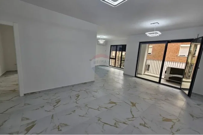Tirane, jepet me qera 2+1+Aneks+Ballkon , 101 m² 800 € (Tregu Elektrik)