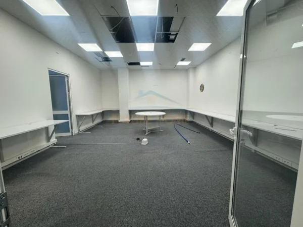 Tirane, jepet me qera ambjent biznesi Kati 0, 204 m² 3.200 € (Siri Kodra, Tiranë)