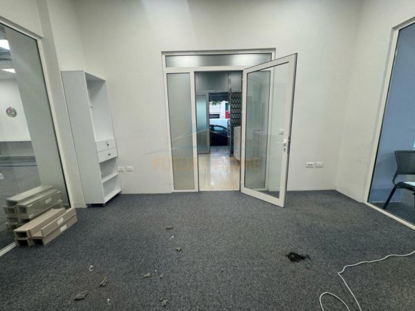 Tirane, jepet me qera ambjent biznesi Kati 0, 204 m² 3.200 € (Siri Kodra, Tiranë)