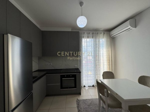 Tirane, jepet me qera apartament 2+1 Kati 6, 80 m² 500 € (Pallatit me Shigjeta)