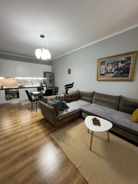 Tirane, jepet me qera apartament 2+1+Ballkon Kati 3, 80 m² 600 € (RRUGA E DIBRES)