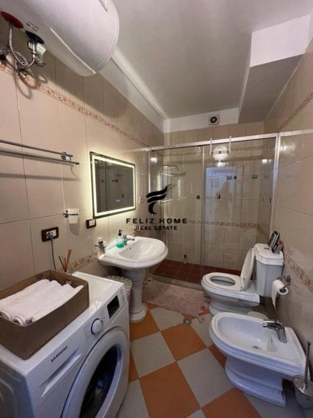 Tirane, jepet me qera apartament 2+1+Ballkon Kati 3, 80 m² 600 € (RRUGA E DIBRES)