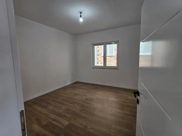 Tirane, ankand apartament 2+1+Ballkon Kati 1, 90 m² (Filip shiroka)