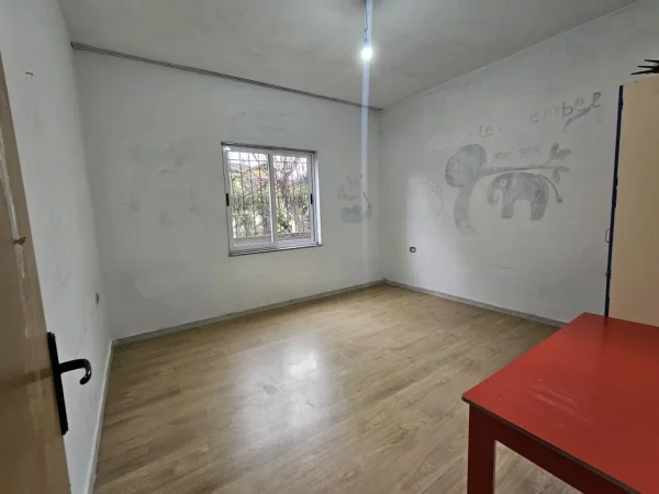 Tirane, jepet me qera apartament 1+1 Kati 1, 70 m² 300 € (Teodor Keko)