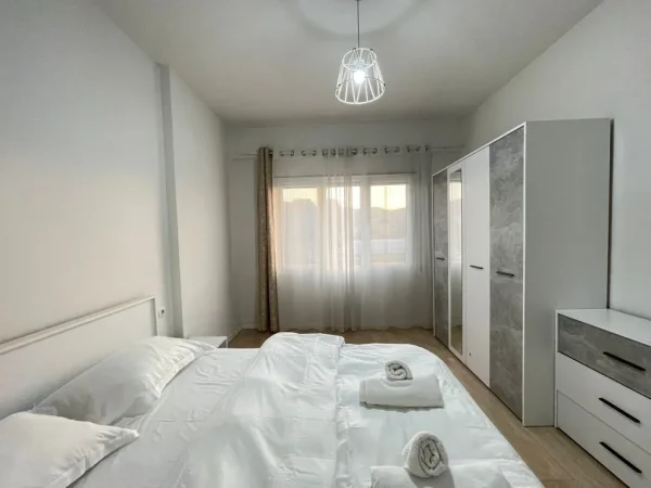 Tirane, jepet me qera apartament 2+1+Ballkon Kati 5, 128 m² 1.300 € 