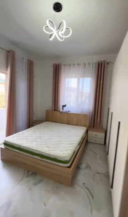 Tirane, jepet me qera apartament 3+1+Ballkon Kati 2, 160 m² 500 € (XHAMLLIK)