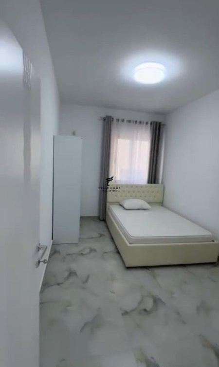Tirane, jepet me qera apartament 3+1+Ballkon Kati 2, 160 m² 500 € (XHAMLLIK)