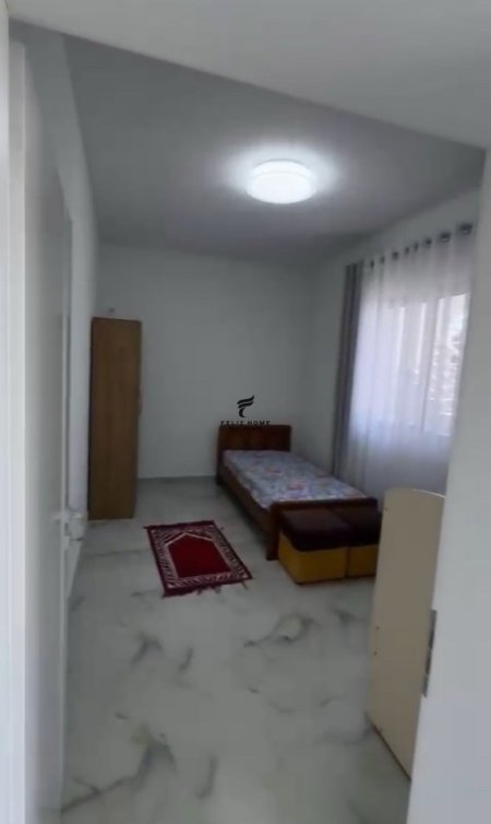 Tirane, jepet me qera apartament 3+1+Ballkon Kati 2, 160 m² 500 € (XHAMLLIK)