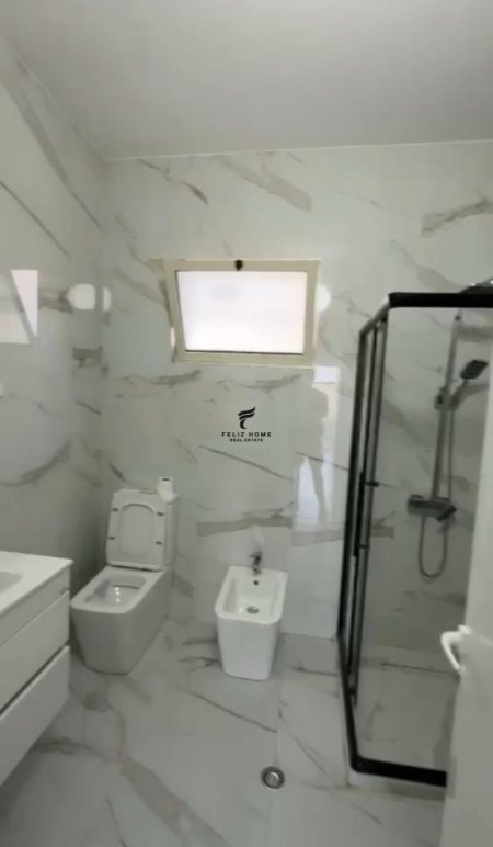 Tirane, jepet me qera apartament 3+1+Ballkon Kati 2, 160 m² 500 € (XHAMLLIK)