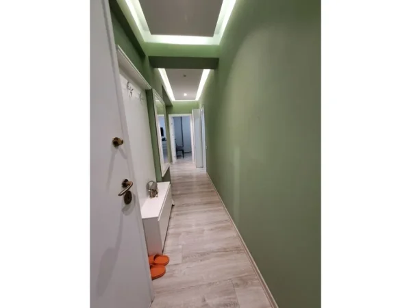 Tirane, jepet me qera apartament 3+1 Kati 1, 125 m² 950 € (Selvia, Tiran)