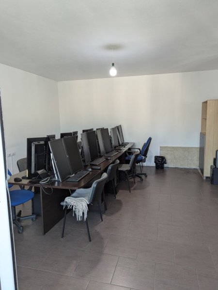 Tirane, jepet me qera zyre Kati 6, 116 m² 700 € (Zogu i Zi)