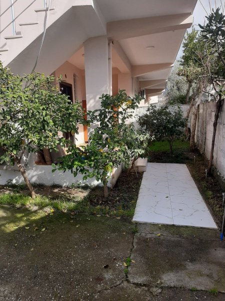 Tirane, jepet me qera apartament 1+1 Kati 1, 70 m² 400 € (Pal hasi)