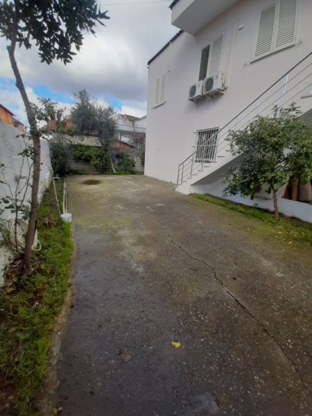 Tirane, jepet me qera apartament 1+1 Kati 1, 70 m² 400 € (Pal hasi)