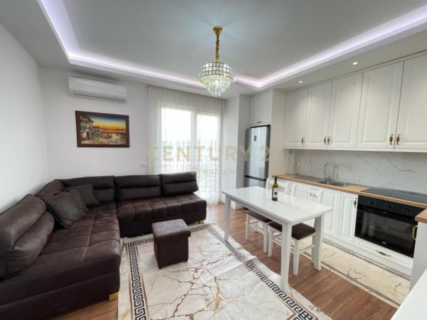 Tirane, jepet me qera apartament 2+1+Ballkon Kati 3, 84 m² 550 € 