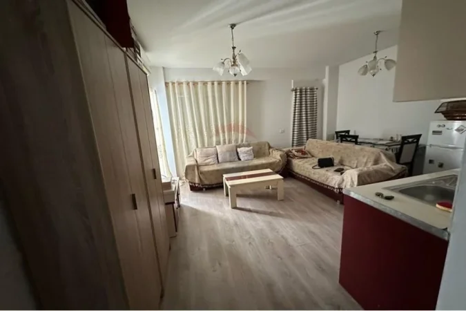 Tirane, jepet me qera apartament 1+1 , 68 m² 450 € (Kompleksi Kontakt)