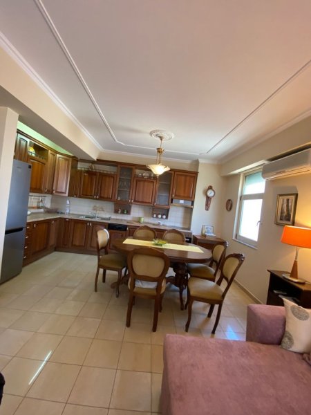 Qera, Apartament 2+1, Blloku, Tirana - 800€ | 90 m²