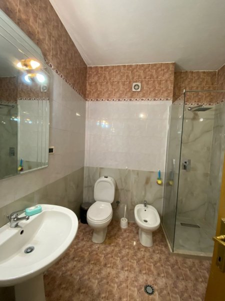 Qera, Apartament 2+1, Blloku, Tirana - 800€ | 90 m²