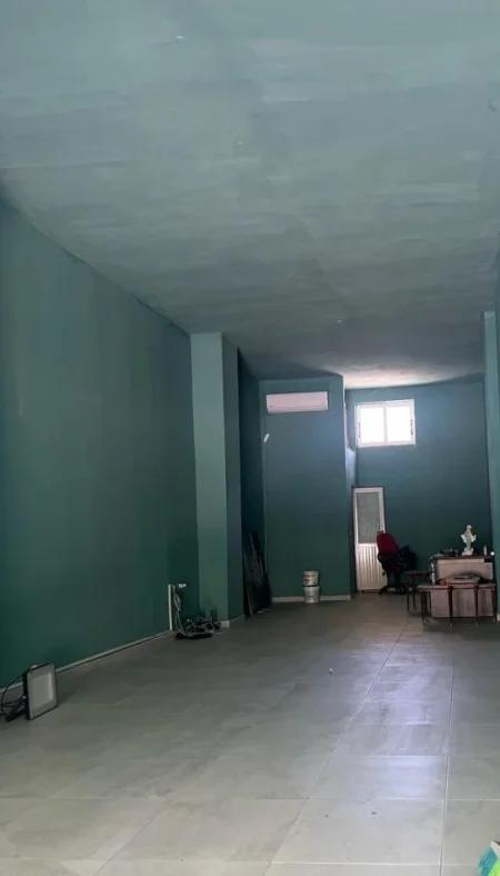 Vlore, jepet me qera dyqan Kati 0, 60 m² 350 € (Rr. Dhimiter Konomi Lungomara,vlore)