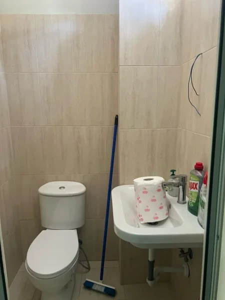 Vlore, jepet me qera dyqan Kati 0, 60 m² 350 € (Rr. Dhimiter Konomi Lungomara,vlore)