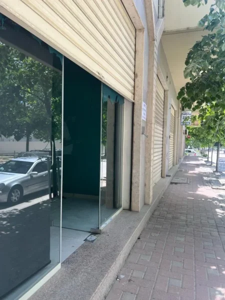 Vlore, jepet me qera dyqan Kati 0, 60 m² 350 € (Rr. Dhimiter Konomi Lungomara,vlore)