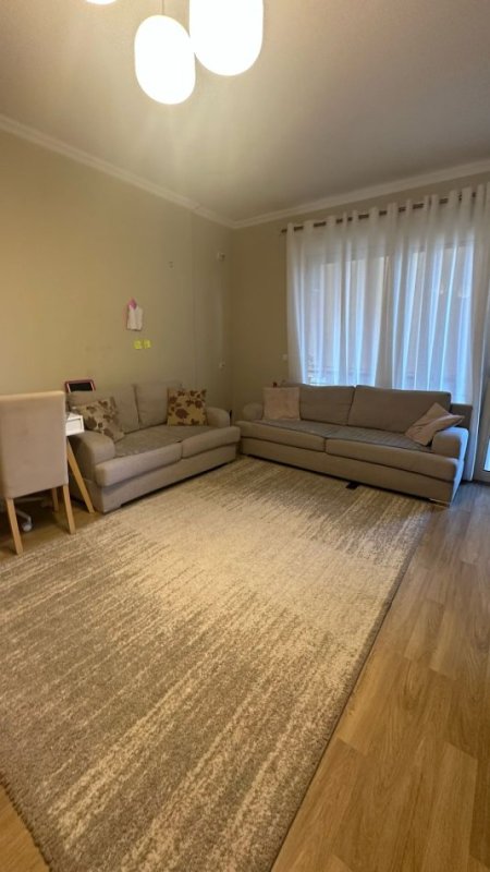 Tirane, jepet me qera apartament 2+1 Kati 3, 115 m² 700 € (Liqeni i Thate)