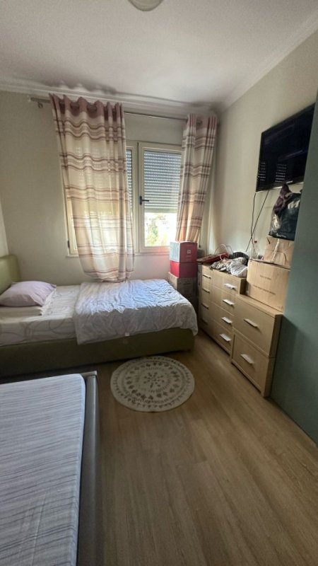 Tirane, jepet me qera apartament 2+1 Kati 3, 115 m² 700 € (Liqeni i Thate)