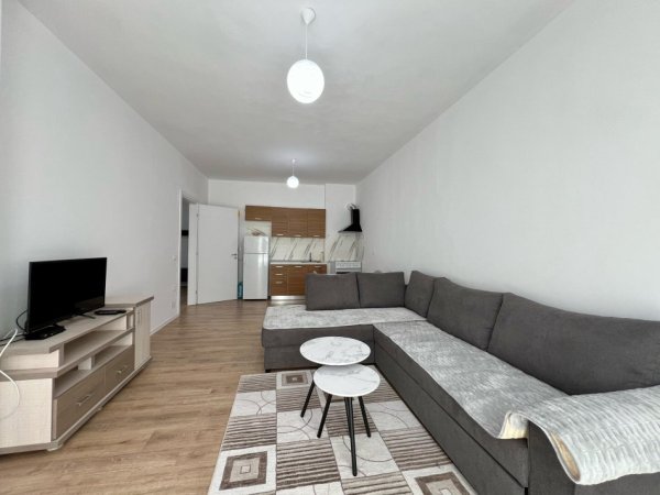 Tirane, jepet me qera apartament 2+1+Ballkon Kati 1, 93 m² 400 € (Paskuqan)