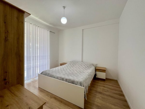 Tirane, jepet me qera apartament 2+1+Ballkon Kati 1, 93 m² 400 € (Paskuqan)