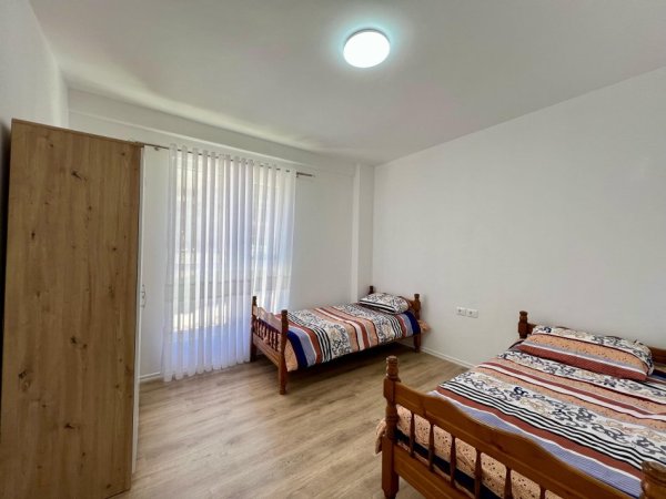 Tirane, jepet me qera apartament 2+1+Ballkon Kati 1, 93 m² 400 € (Paskuqan)