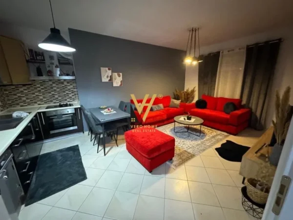 Tirane, jepet me qera apartament 1+1+Ballkon Kati 3, 65 m² 450 € (ASTIR)