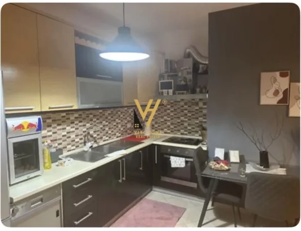 Tirane, jepet me qera apartament 1+1+Ballkon Kati 3, 65 m² 450 € (ASTIR)